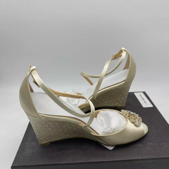 Badgley Mischka Abigail Ivory Jeweled Strappy Wedges Heels Sandals Womens Sz 8 M - Picture 4 of 6